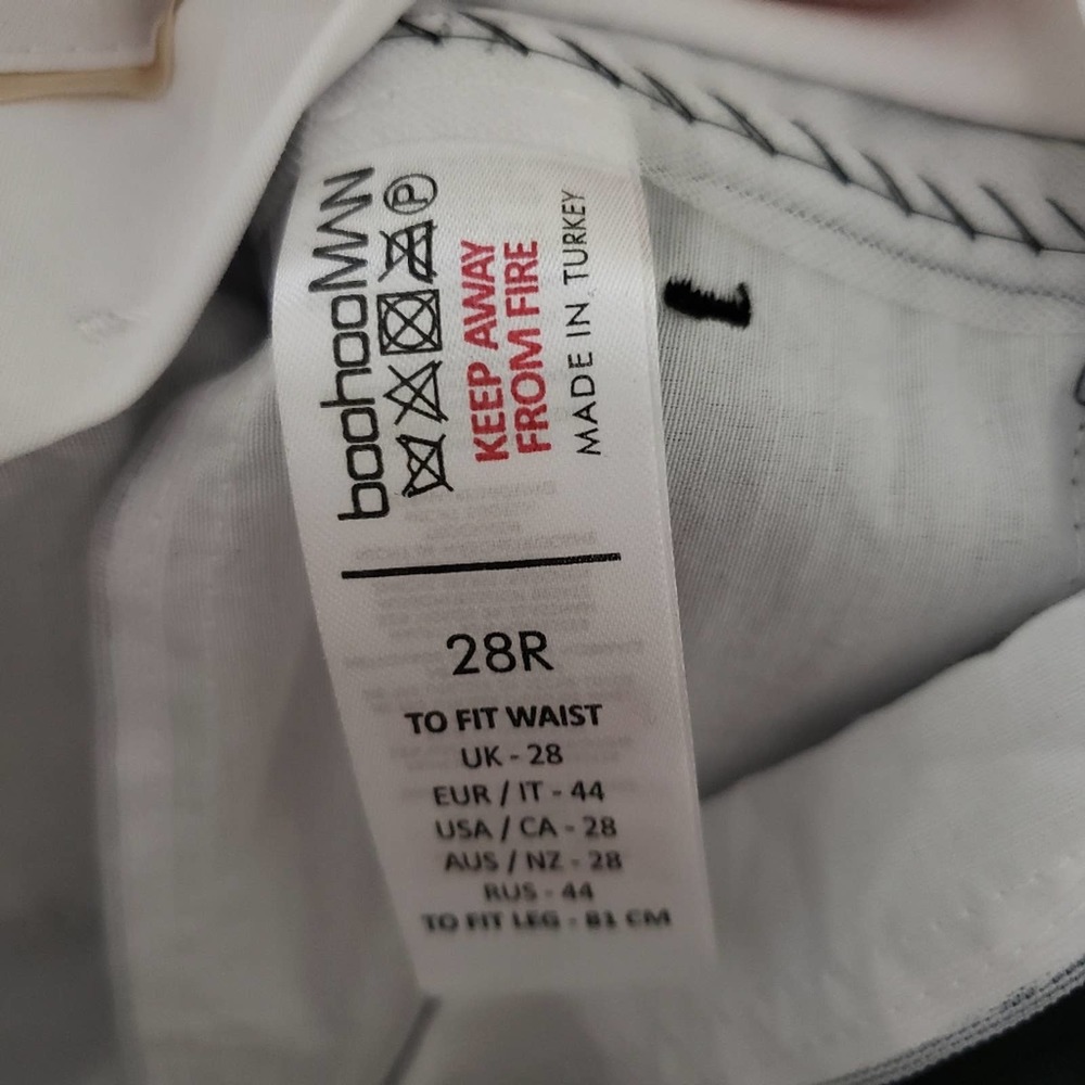 boohooMAN Skinny Plain Tapered Smart Trousers w/Pintuck - NWT - Picture 9 of 11
